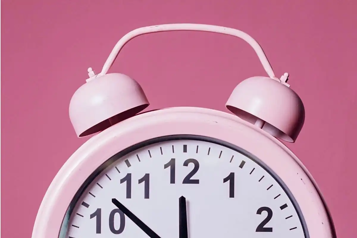 Pink alarm clock - Happy Mind Training Blog | The Power of the Pomodoro Technique