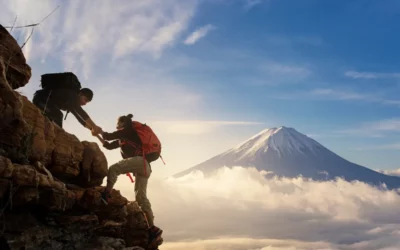Happy Mind Training Blog | The Power Of Trust - hikers helping each other