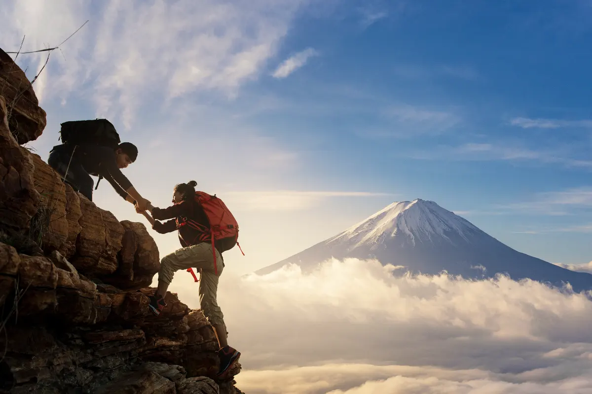 Happy Mind Training Blog | The Power Of Trust - hikers helping each other